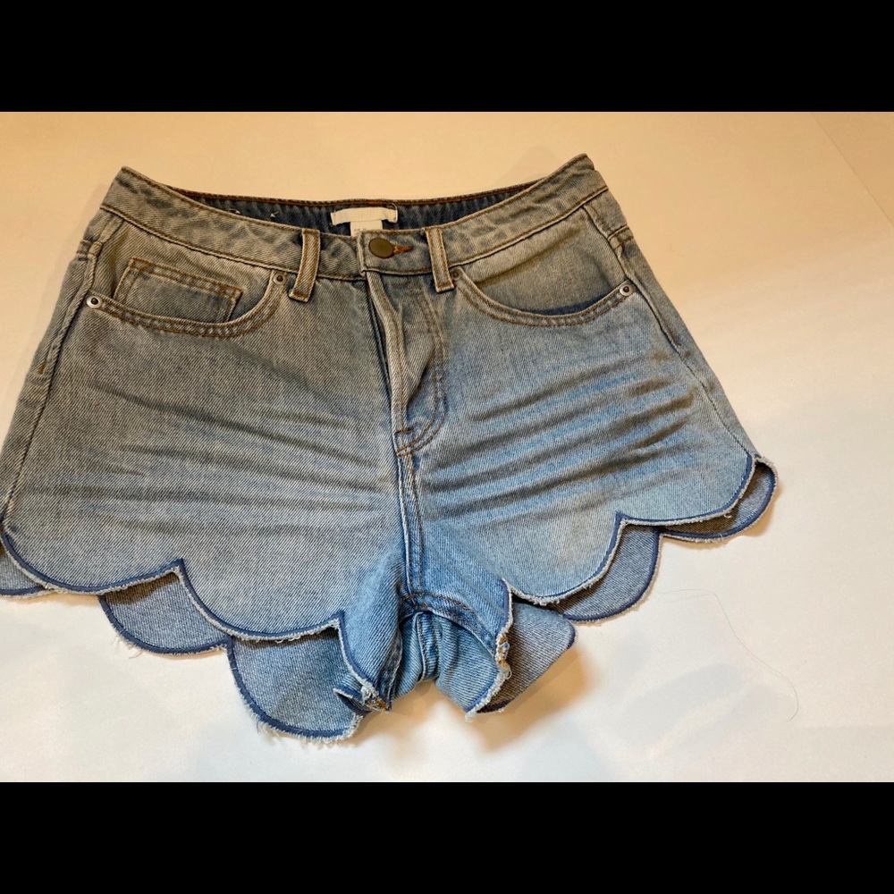Cute h&m high rise jean shorts size 4